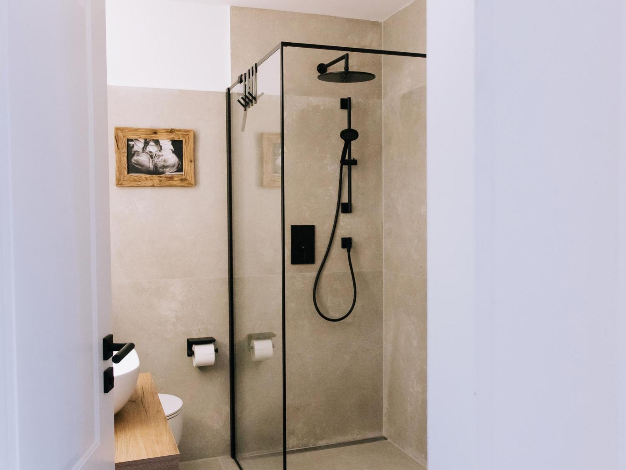 Die Karwendelsuite - 5 Sterne Fewo Mit Bestem Bergblick, Zentrumsnah & Ruhig Gelegen, Familienfreundlich Mittenwald Eksteriør bilde